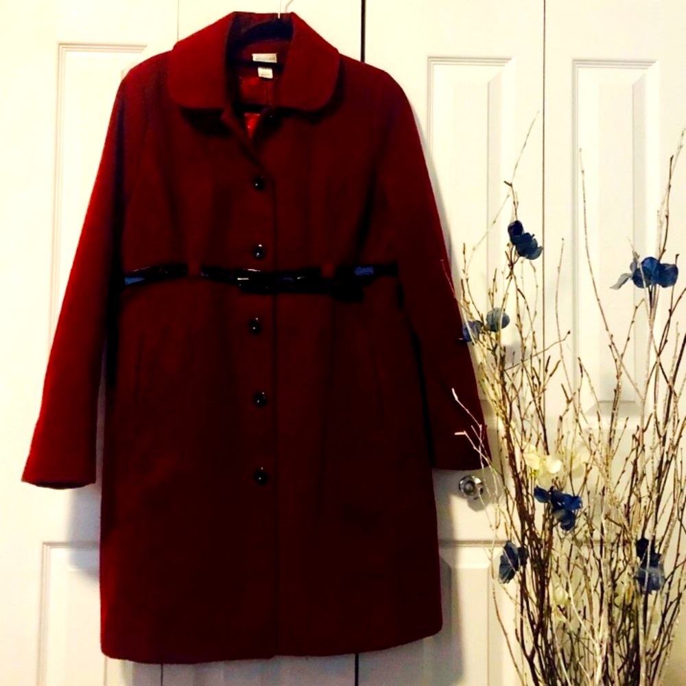 ✨HP✨Motherhood Maternity burgundy belted peacoat